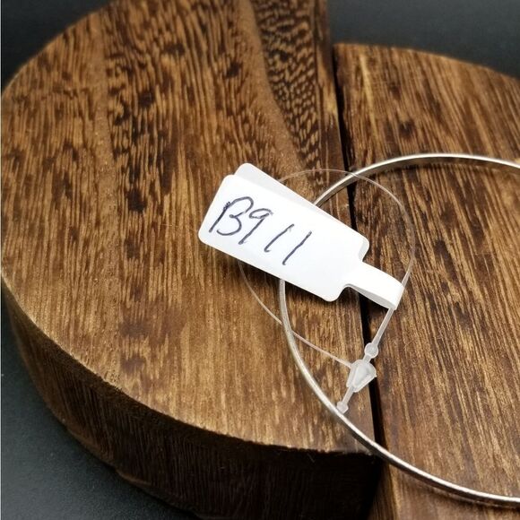 Silver tone rounded bangle bracelet slider B911